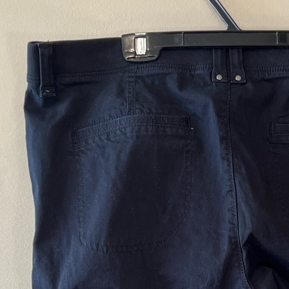 Lee Relaxed Fit Mid Rise Black Twill Capri Pants - Picture 8 of 10